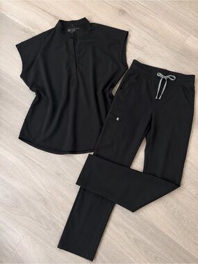 FIGS Women’s Black Scrub Set Rafaela Short Sleeve Scrub Top & Kade Pant Large